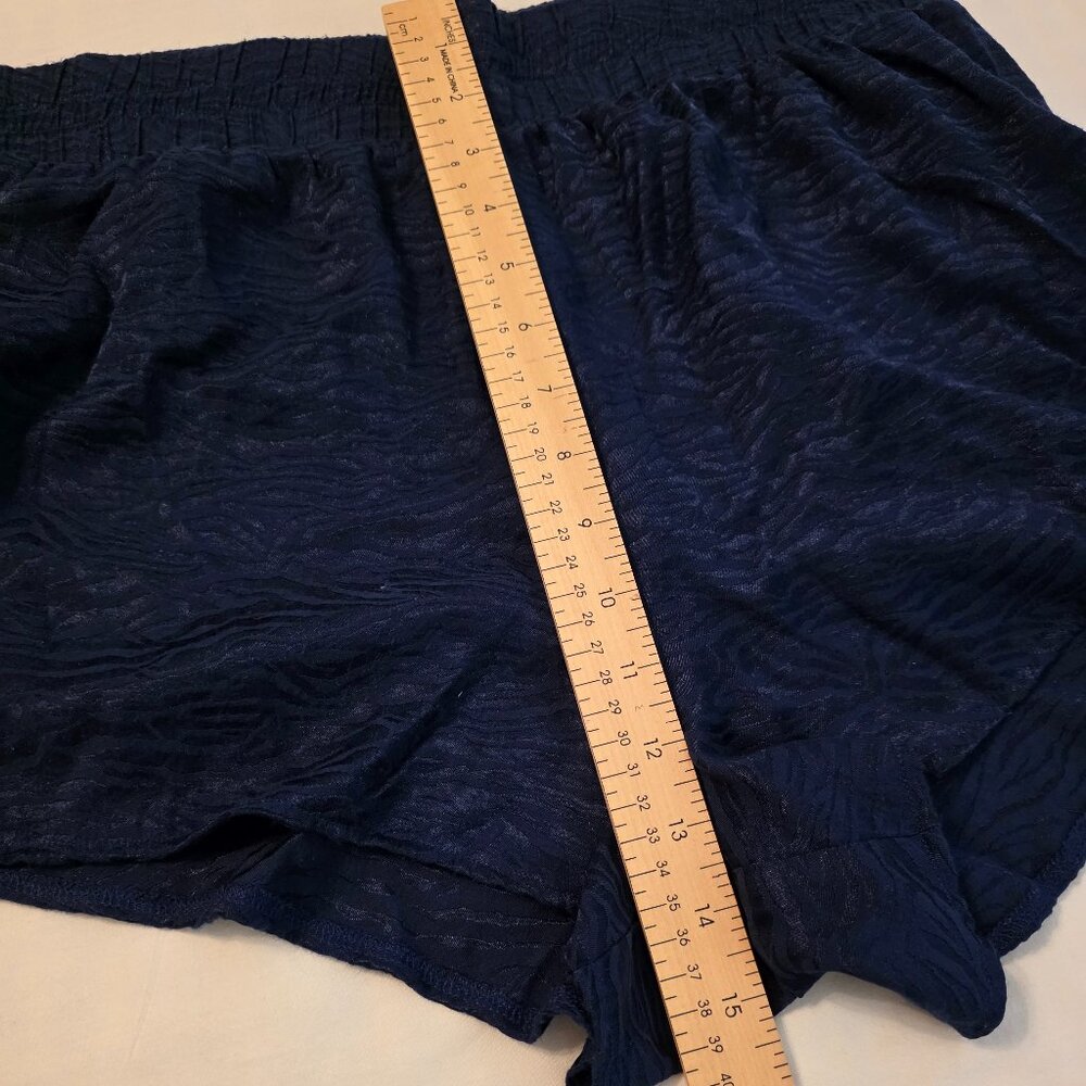 Victoria's Secret women's sleep shorts, size L. - Picture 4 of 7
